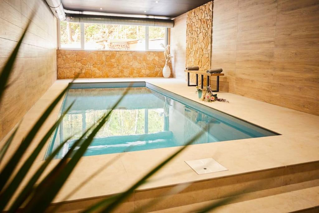 Chalet La Forgerie Piscine Jacuzzi Cinema Exterior photo